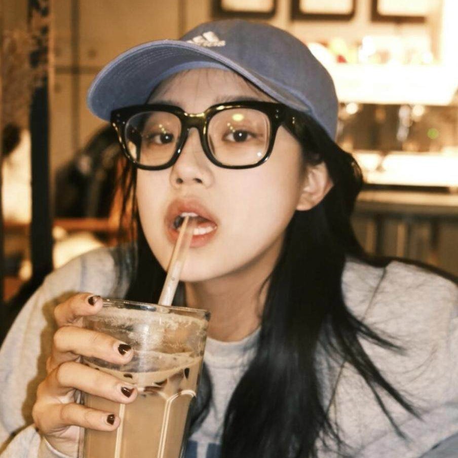 High-end gm black-framed glasses for myopia that can be matched with prescription women's glasses frames for big faces without makeup, slimming eyeglasses