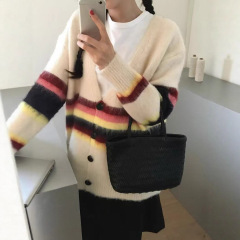 韩系甜美V领大码毛衣外套女秋冬新款保暖彩虹条纹针织衫chic女装