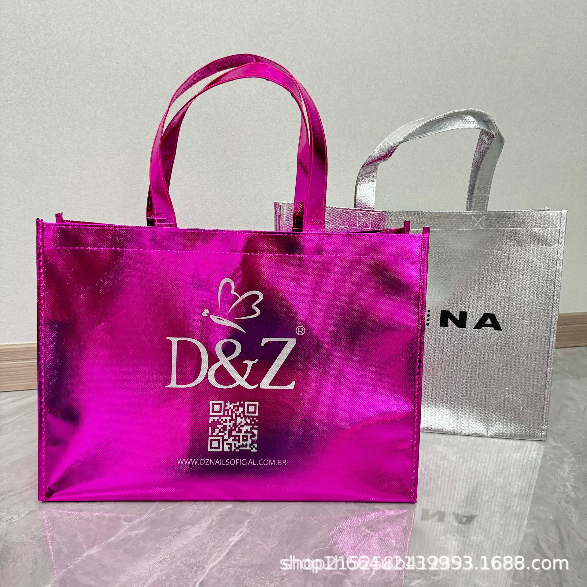 现货礼品袋镭射膜无纺布袋创意环保珠宝饰品手提袋批发供应蛋糕