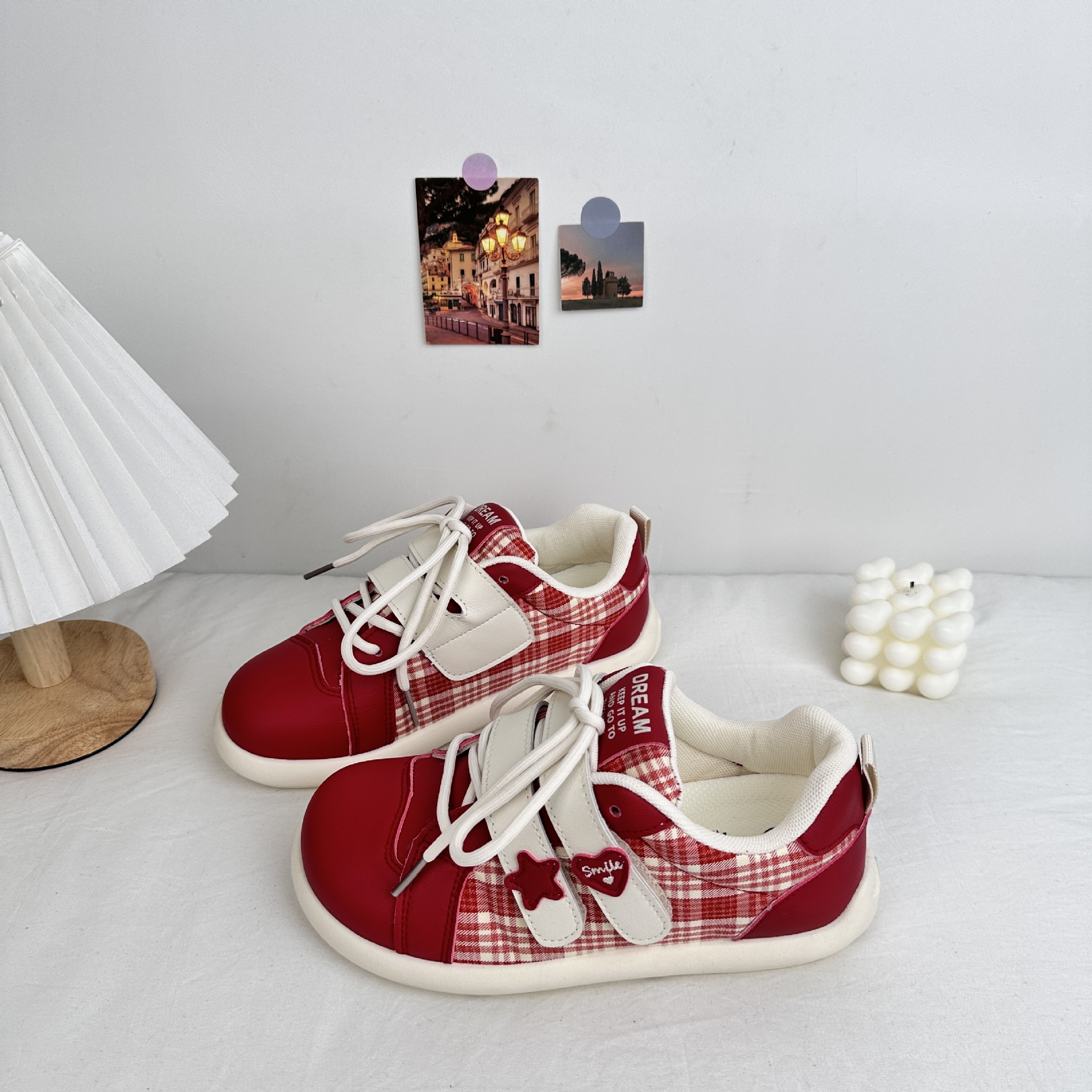 Yuanbo2025 primavera estudiantes zapatos de skate de cabeza cuadrada de fondo plano para mujeres estilo de Hong Kong casual versátil velcro zapatos de lona image 3