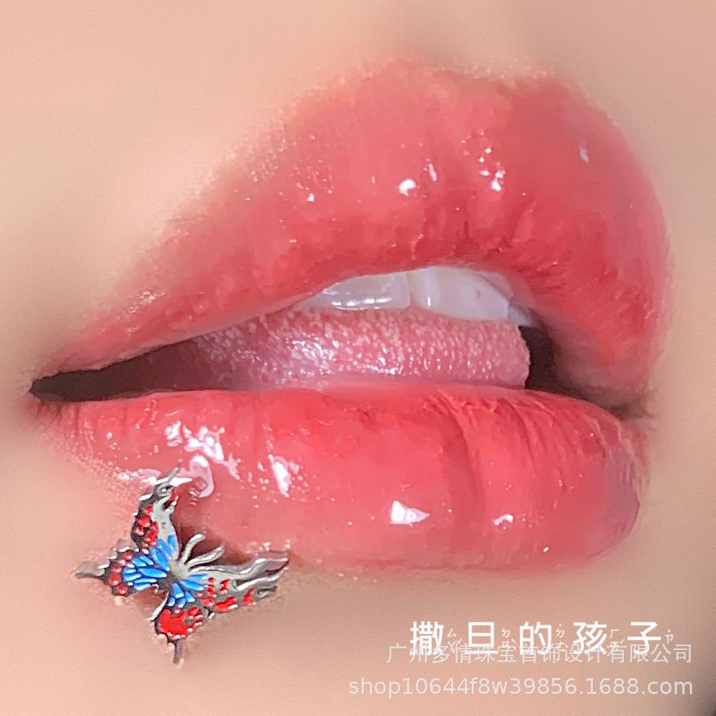 Silver pointed spike labret stud material detail