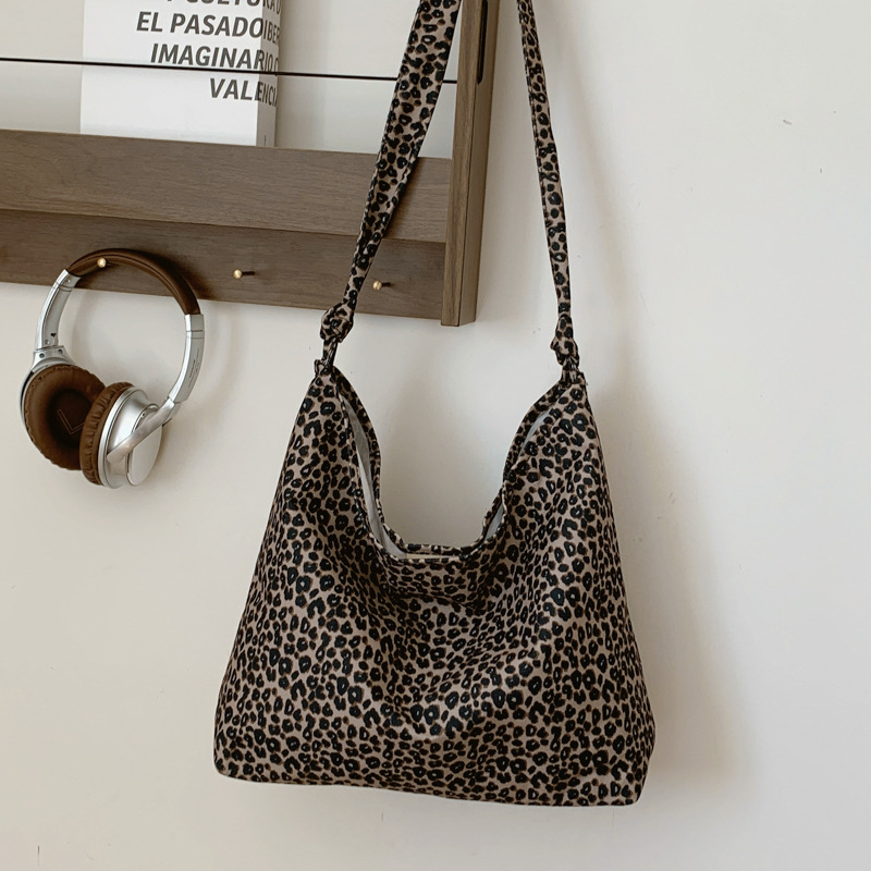 Estudiantes universitarios clase de viaje bolsa de gran capacidad para mujeres 2024 nueva moda extranjera leopardo tela mochila