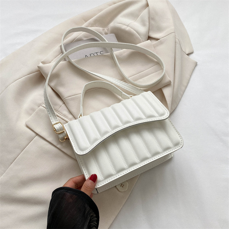 Este año, la popular bolsa de mochila de otoño 2023, nueva bolsa de estilo, bolsa de hombro simple de moda para mujeres, bolso casual coreano.