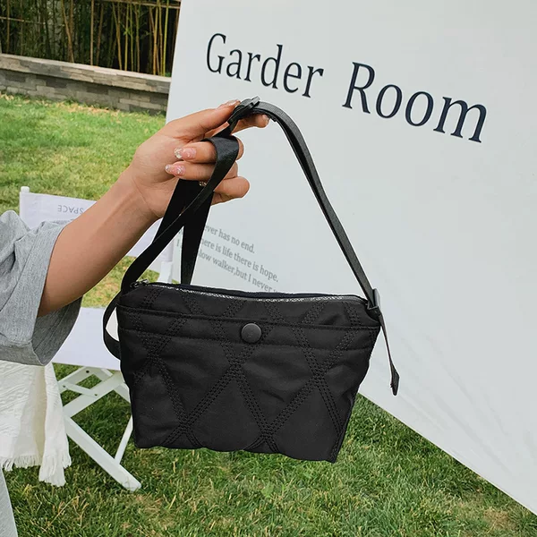 Large Capacity Bag Women's 2025 Early Spring New Fashionable Simple Diamond Embroidery Shoulder Bag Western-style Crossbody Dumpling Bag