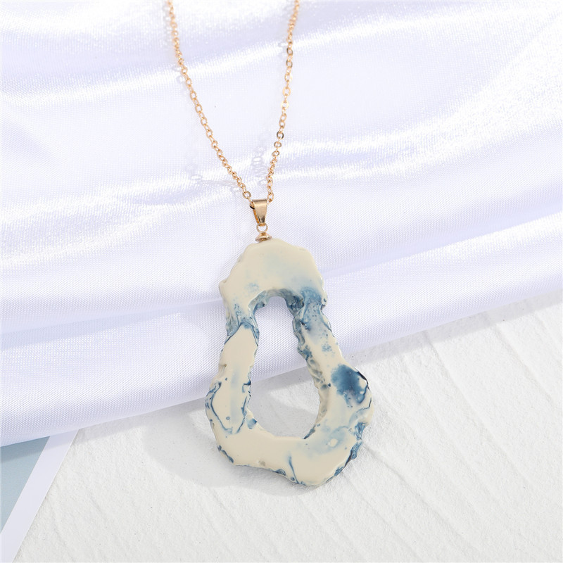 Exaggerated  Imitation Agate Spar  Irregular Hollow Round Resin Pendant Necklace display picture 8