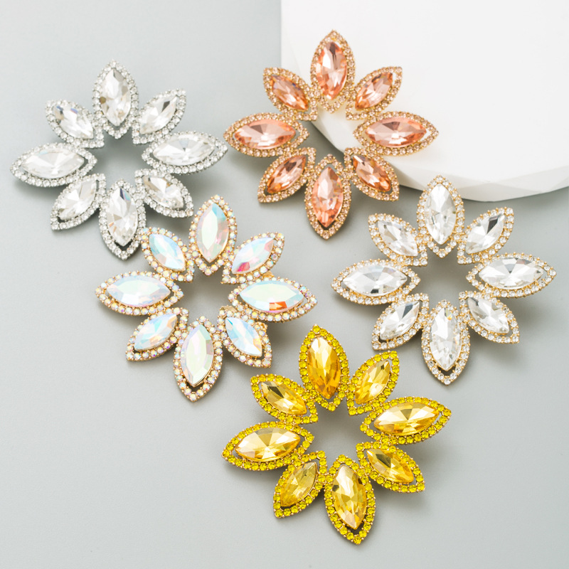 Daily Occasion Fashion Flower Alloy Rhinestone Glass Women's Ear Studs 1 Pair