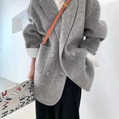 秋冬のハイエンドの柔らかいモチモチとしたショートタイプの両面のカシミヤのコートの女性はゆったりしていて高級感があります。
