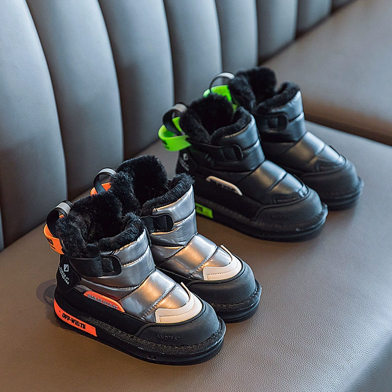 Детские зимние сапоги 2023 Зимние новые уличные хлопчатобумажные туфли для мальчиков в Корейском стиле на флисовой подкладке для девочек непромокаемые кожаные сапоги на флисовой подкладке