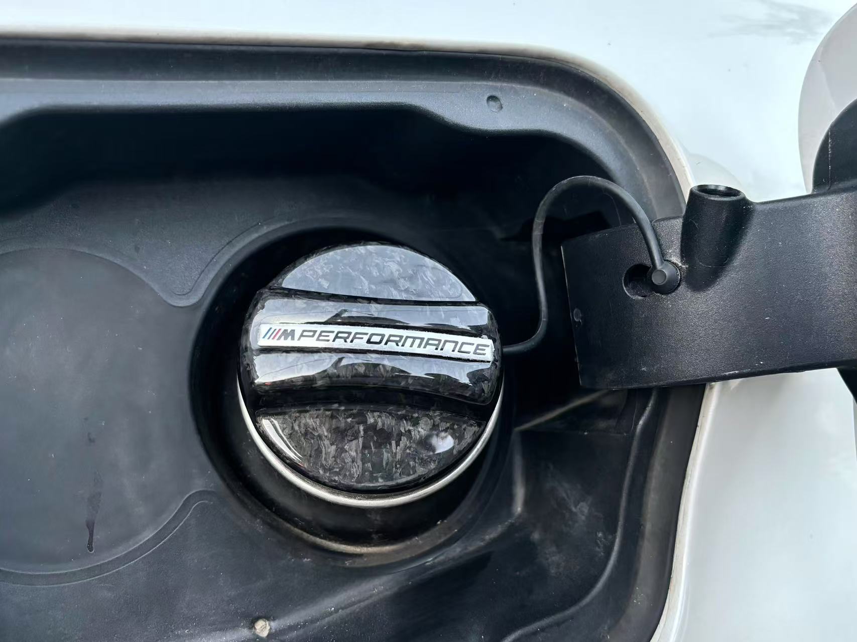 Cross-border dedicated car outer fuel tank cap dry carbon fiber fuel tank cap suitable for BMW Honda Toyota fuel cap modification