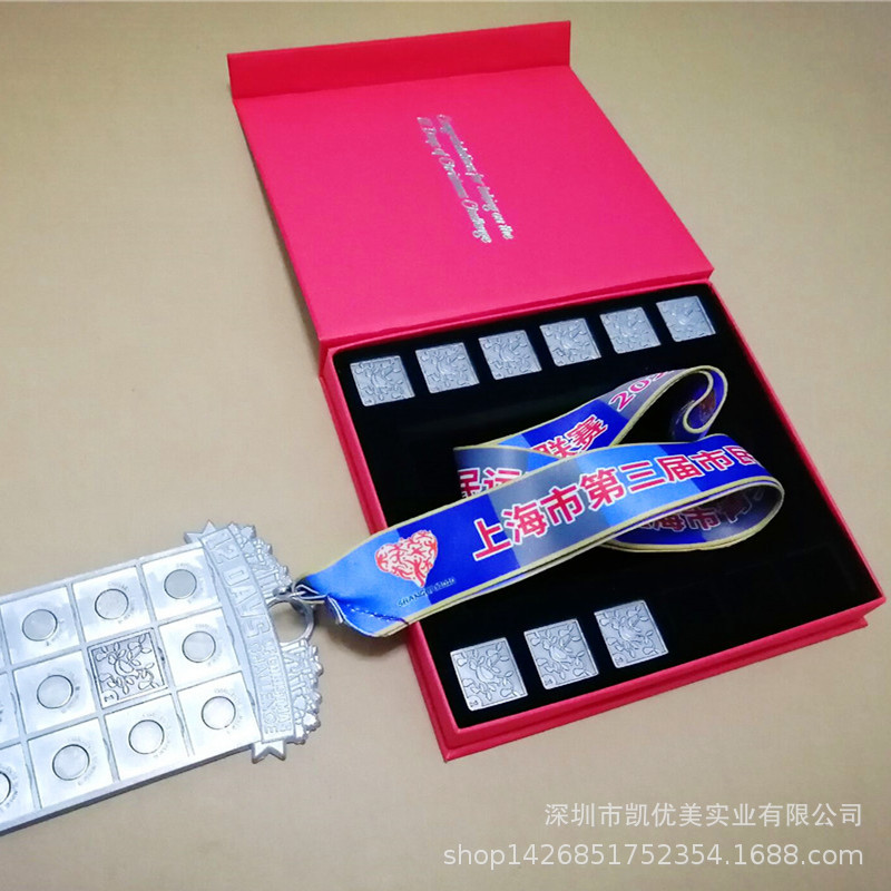 翻盖吸铁纸盒150*165*25mm运动用品奖牌赛跑驾驶公交银行卡套零钱