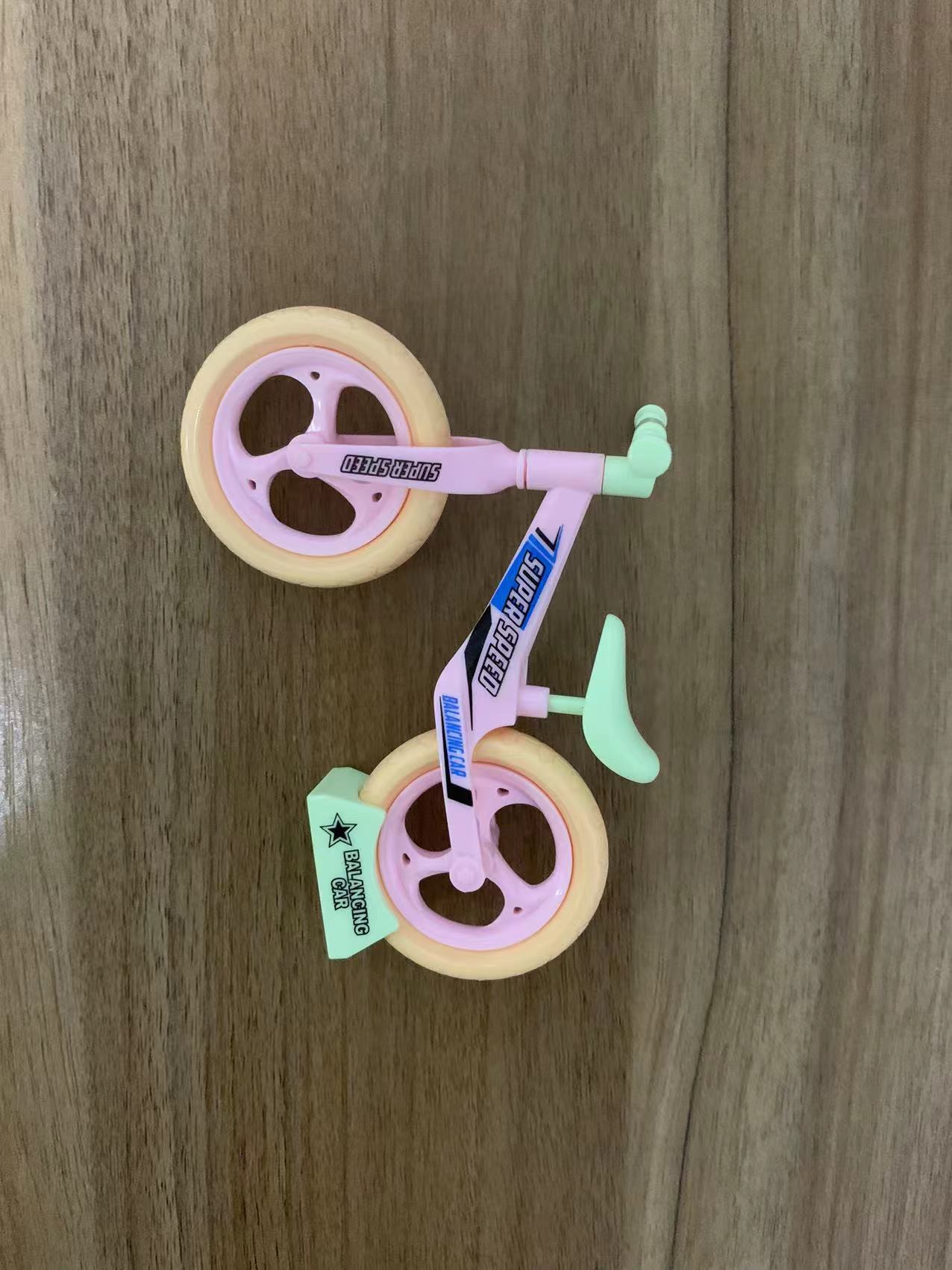The latest color [large bicycle] orange tire color]