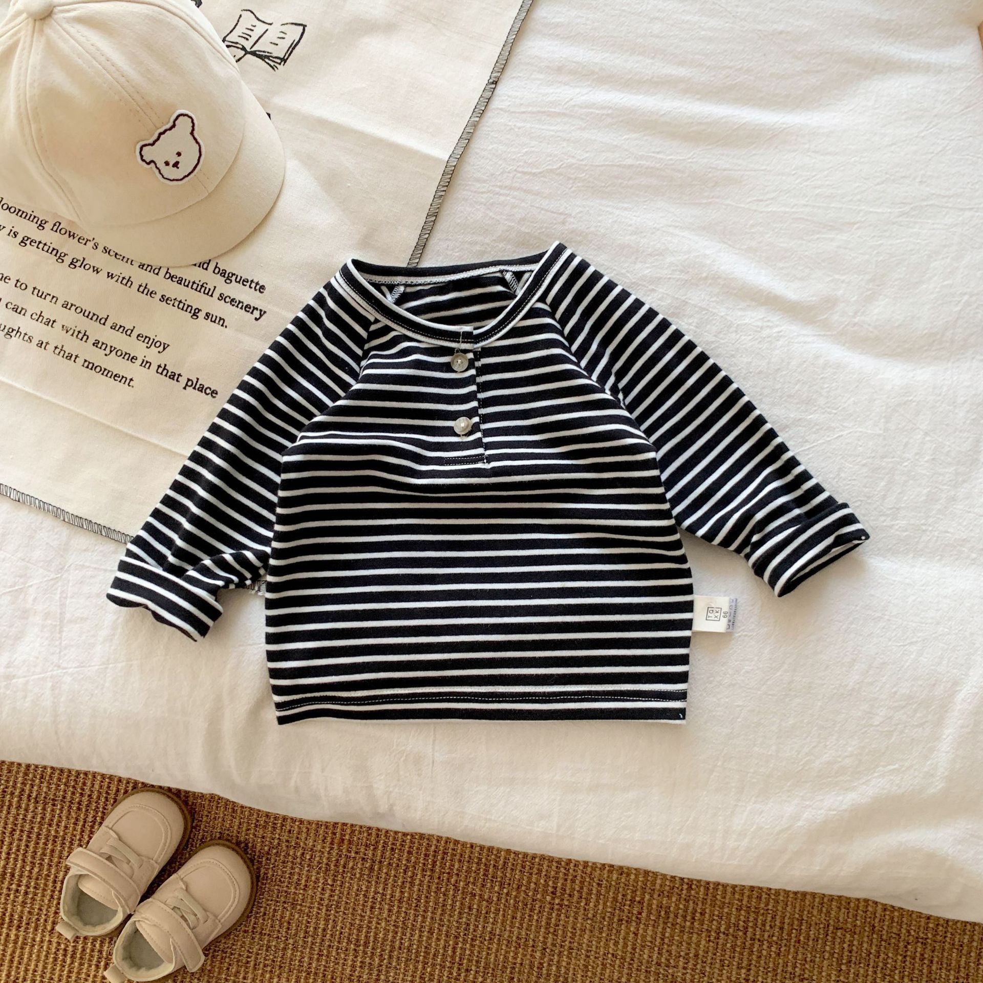 Camisa de fondo negra