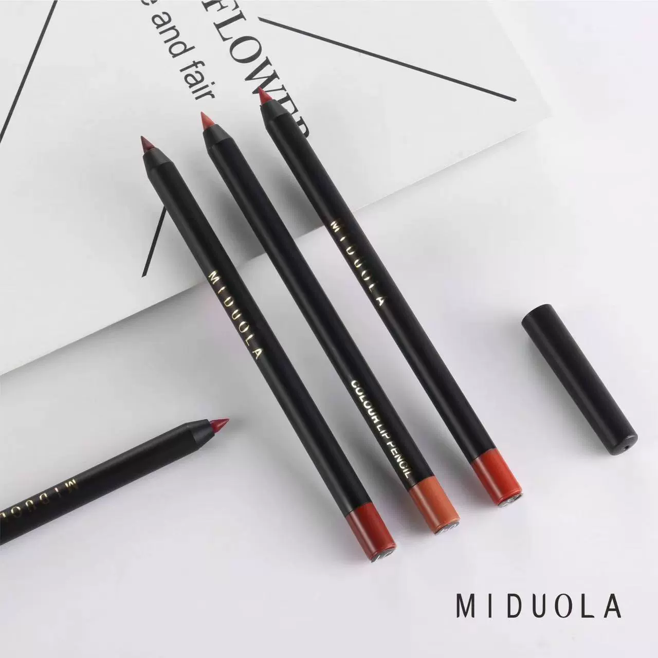 咪朵拉 Waterproof lip pencil, long-term effect, does not fade, for beginners