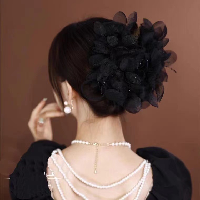 黒い蝶結びのクリップは高級感があります。|undefined