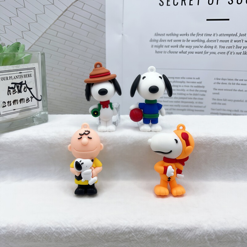 Cartoon Snoopy Keychain Pendant Couple Keychain Accessory Doll Car Key Bag Pendant