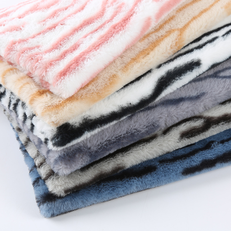 全涤印花兔毛虎纹小兔毛绒玩具围巾服装面料家纺保暖面料现货供应