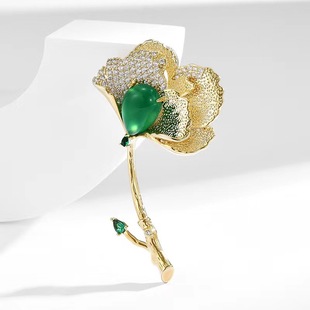 Chinese Style High-end Luxury Ginkgo Leaf Brooch Emerald Imitation Jade Elegant Corsage Pin Suit Coat Accessories