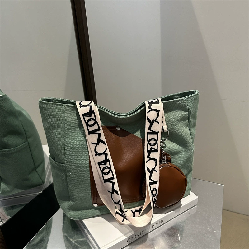Capacious shopping bag for traveling, increased thickness