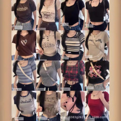 2024夏シーズンの純粋な欲望の肩の半袖tシャツの女性の中にシャツのギャルを着て短い上着のデザイン感を身に着けます。