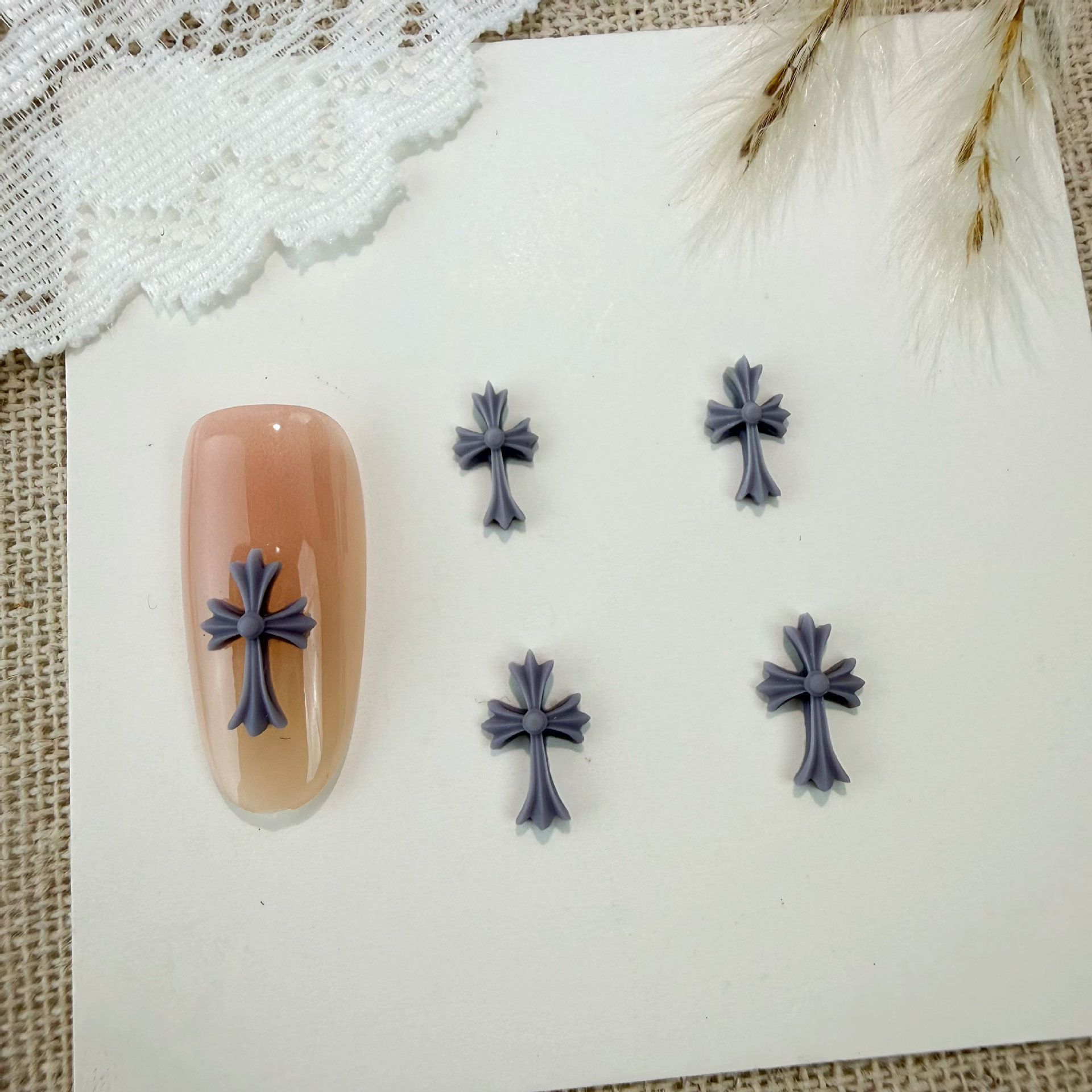 Fábrica de joyas de uñas cruz transfronterizas resina diy color tridimensional cro corazón teléfono móvil caso accesorios de uñas lote
