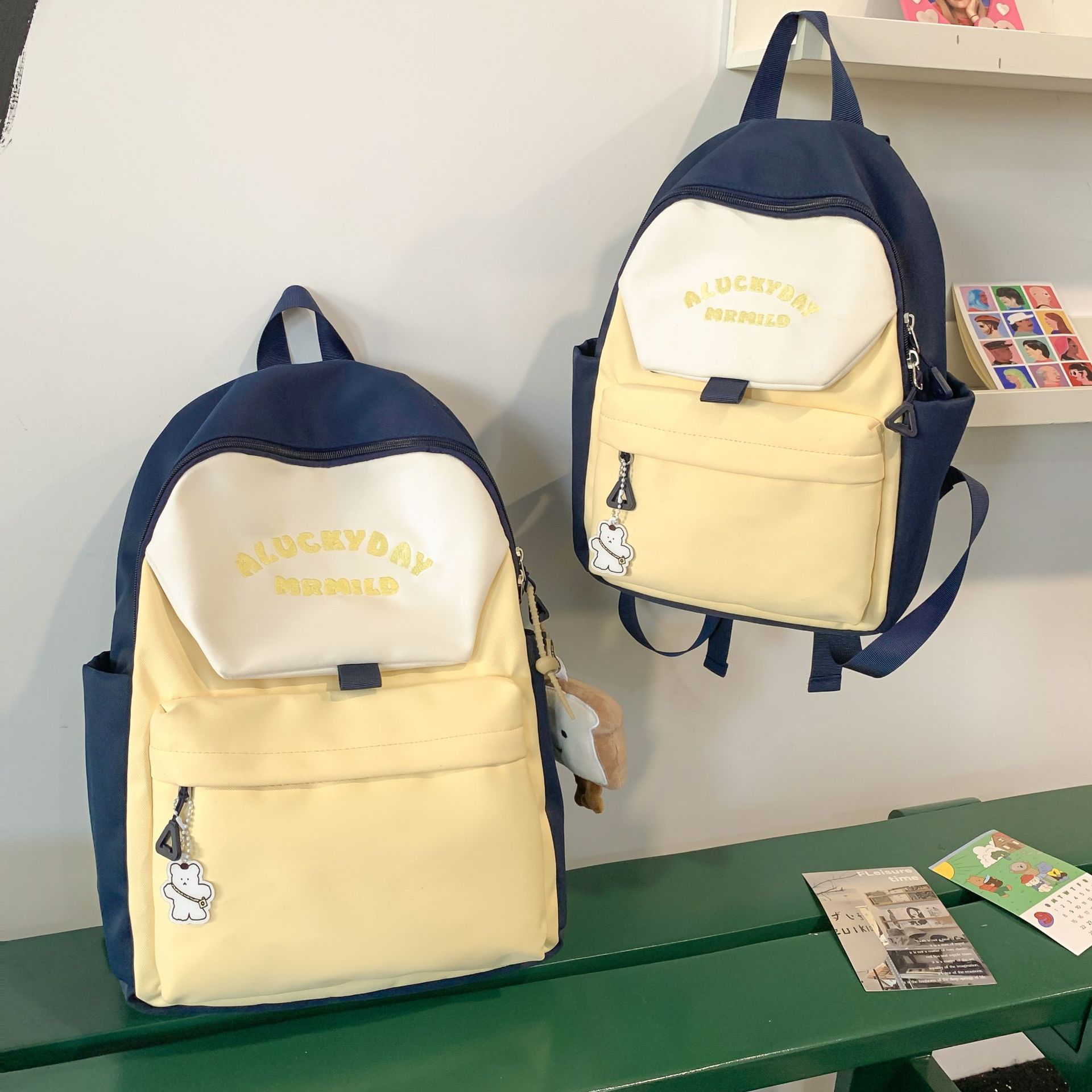 진한 파란색 트럼펫 - 펜던트 없음