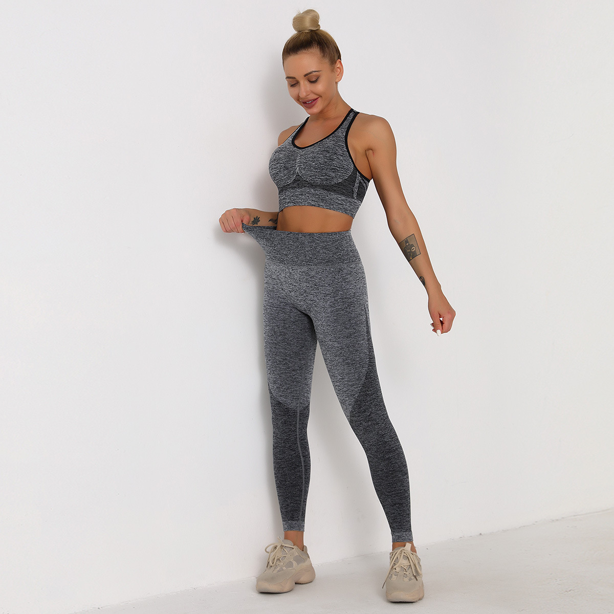 Conjunto de sujetador deportivo de sujeción ligera y legging de cintura ancha sin costuras NSLX48726