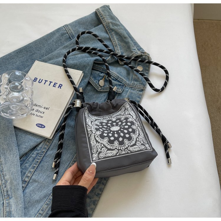 Diseño innovador para crear un estilo de bolso femenino único