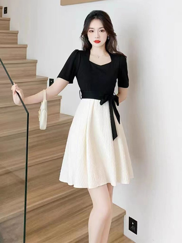 2026 Hot-Selling French Hepburn Style Trendy Women's High-Waisted Slimming Square-Neck Color-Block A-Line Dress