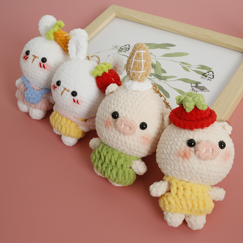 Caricatura encantadora tejida a mano conejo colgante lindo pequeño animal hermoso colgante gancho tejido cerdo grande