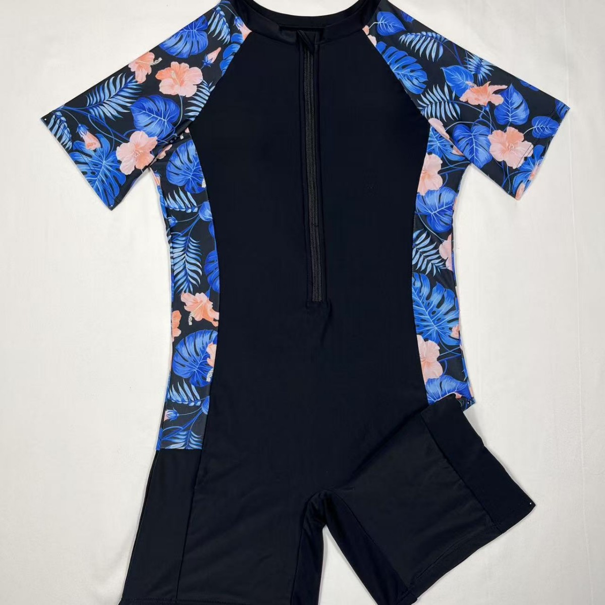 Middle Boy's New Style Swimsuit Beach Boys' Swimsuit with Zipper