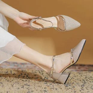 Трансграничные спотовые мягкие кожаные сандалии на каблуках с толстым каблуком для нового лета 2025 года