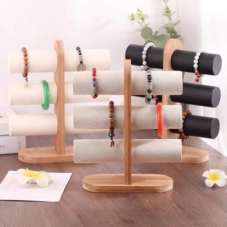 ����չʾ�������ֱ�����ר�ó��е���ľ���鱦��Ʒ���ɹҼ����μ�