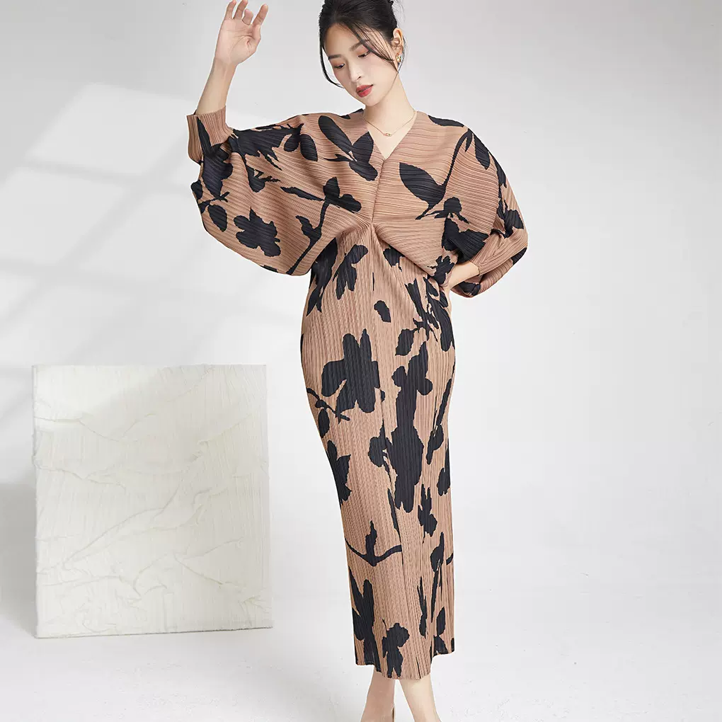 褶皱连衣裙春夏女设计感外贸大码洋装不规则褶皱宽松显瘦法式裙子