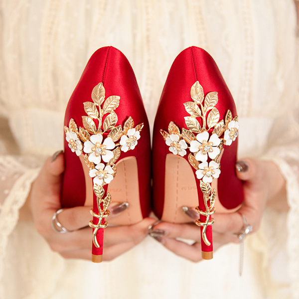 Fashionable sexy wedding shoes stiletto heels pointed-toe made of…