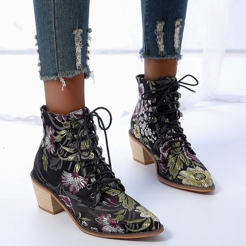 Plus-size high-heeled ankle boots for women—autumn/winter, European/American style, with ethnic-inspired embroidery, perfect for a modern, edgy look.