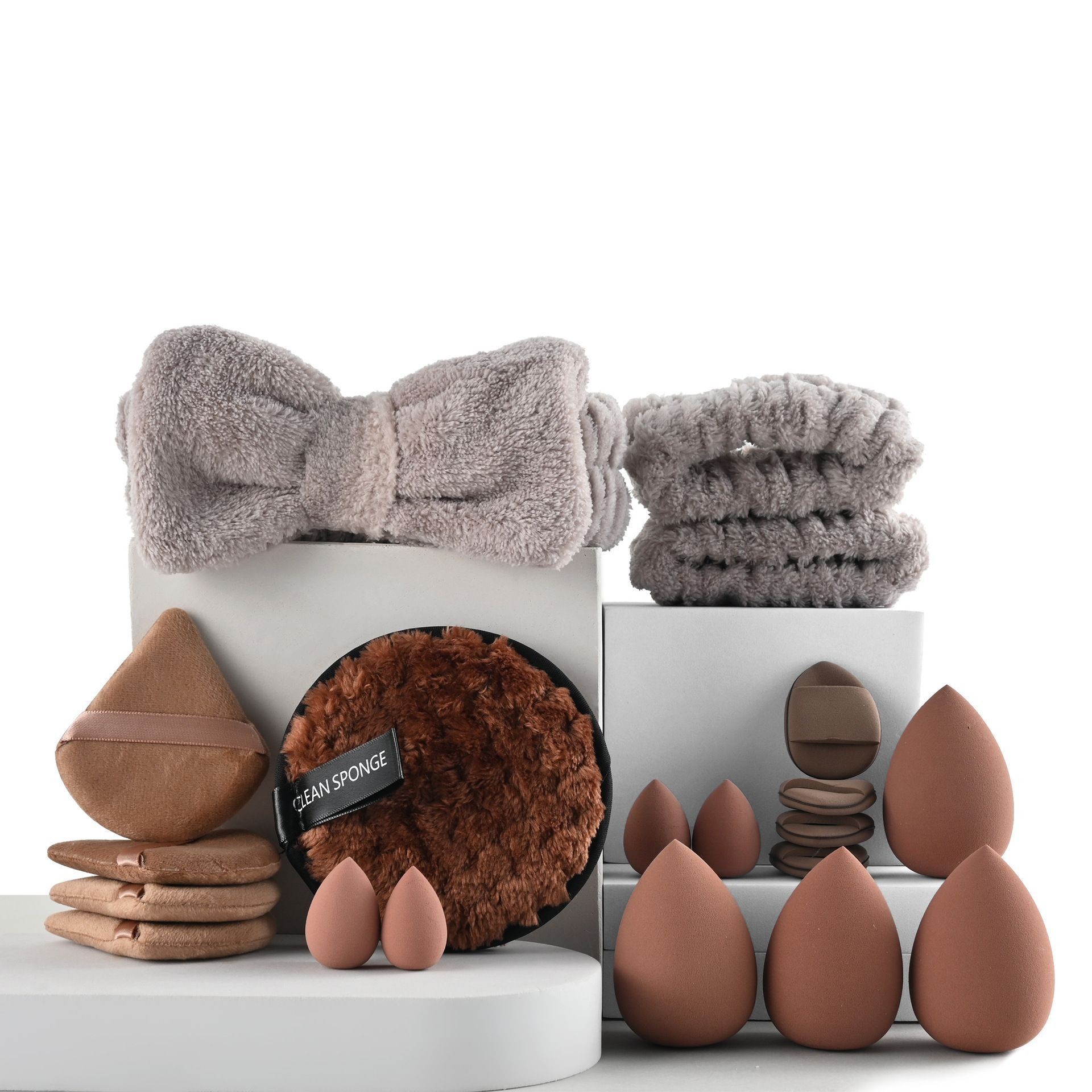 Inventario personalizado transfronterizo 46 piezas de herramientas de maquillaje conjunto de cepillo de maquillaje en polvo flotar cinturón de cabello conjunto completo de artículos de maquillaje al por mayor