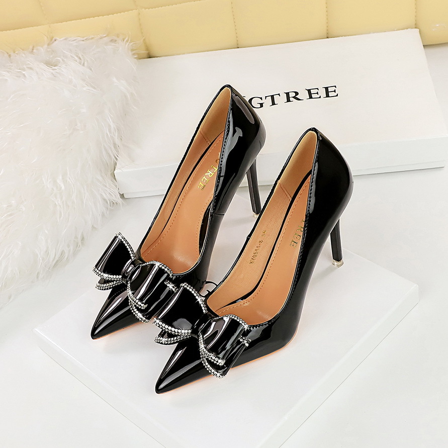 9511-H35 European And American Style Party Shoes, Thin Heel, Shallow Mouth, Pointed Toe, Shiny Patent Leather, Bowknot_vogvips.com