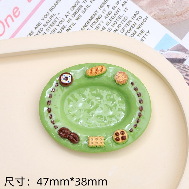 大きいカードのカラーの皿のクリームのゴムは樹脂のdiyのアクセサリの漫画のヘアピンの穴の靴を飾って部品を掛けます。