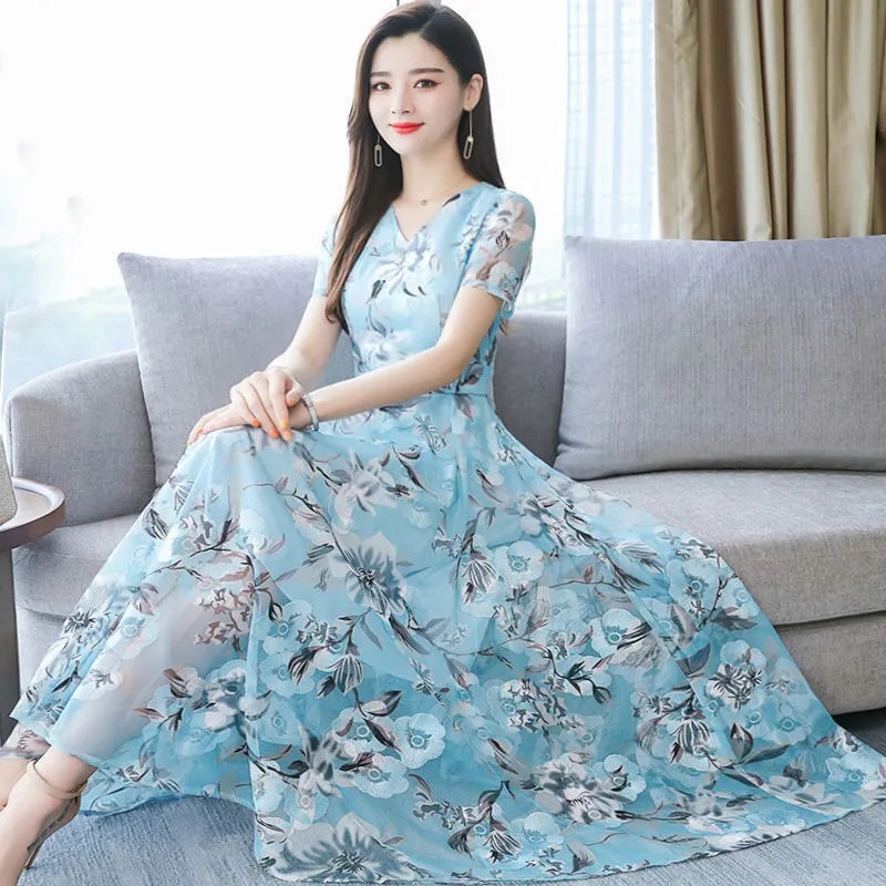 夏の韓国ドレス 2025 新しいプリント大きいサイズのスカートロング女性の母花柄中高年ビーチスカート
