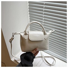 �������аٴ�б���2025�¿�Ů�������r�к��s�����μ炀��ˮͰ��