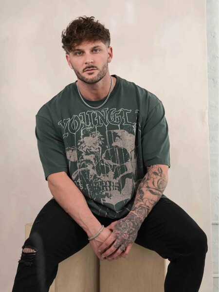 Big T-shirt with a round collar