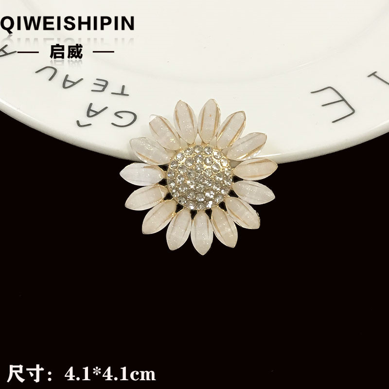 Qiwai の新しいガラスダイヤモンド象嵌ひまわりアクセサリーバッグ衣類車の装飾合金アクセサリー|undefined