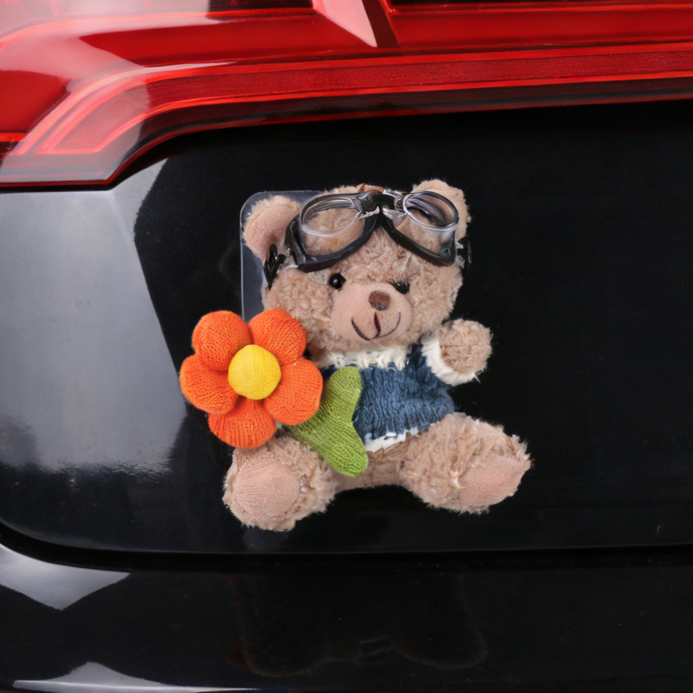 Colgante de coche Colgante trasero Dibujos animados lindo oso trasero trasero muñeca adorno pegatina baúl fuera del coche muñeca