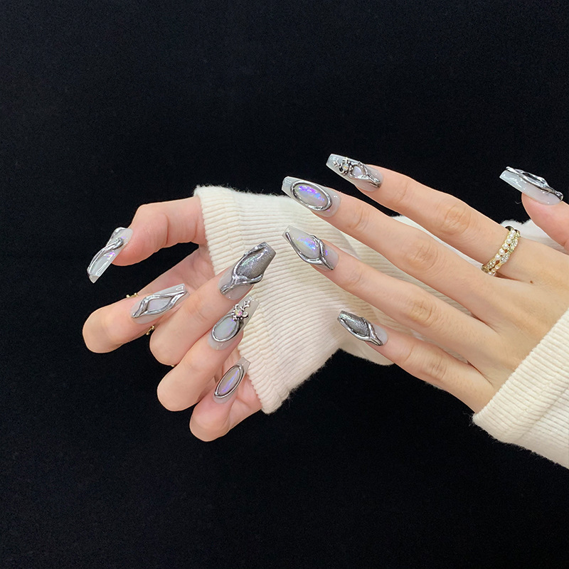 Armor portátil hecho a mano de longitud media barroco ligero lujo de alta gama 2024 nuevo parche de uñas de celebridades de Internet caliente