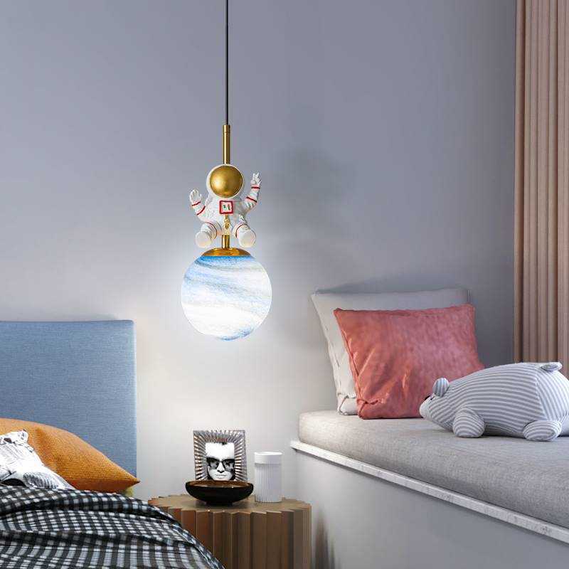 Nuevo nórdico minimalista habitación infantil cama astronauta lámpara de lujo ligera dormitorio de niños luna lámpara de hierro