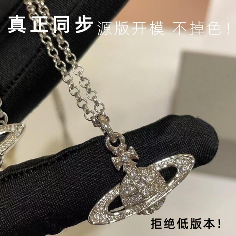 Queen Mother's Classic Saturn Necklace Women's Summer Light Luxury Design High-end Planet Clavicle Chain Stacked with Niche Design