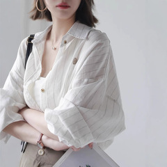 2025 春夏の新ルーズ薄い日焼け防止服ストライプ綿とリネン長袖シャツミッドレングスレトロアウタートップ