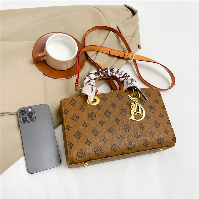 Estilo horizontal grande Dai Fei bolso de mujer adorno de moda con bufanda de seda bolso de mano comercio exterior transfronterizo nuevo bolso de mensajero de un solo hombro