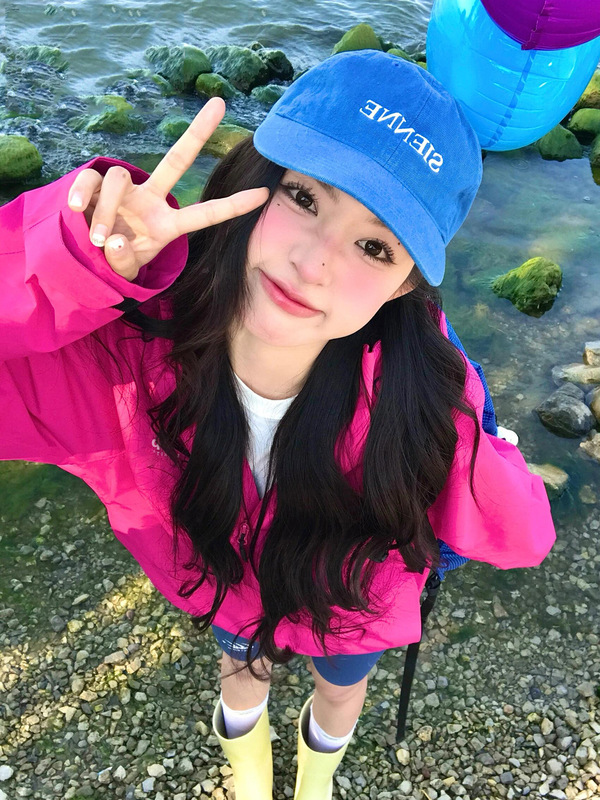Luotuo 同スタイルローズレッドジャケット女性用 2025 新しいアウトドア防風スリーインワン超見栄えの良い小さなジャケット|undefined