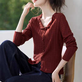 糖果多巴胺2025秋季法式气质肌理感别致褶皱分割开叉V领长袖T恤女